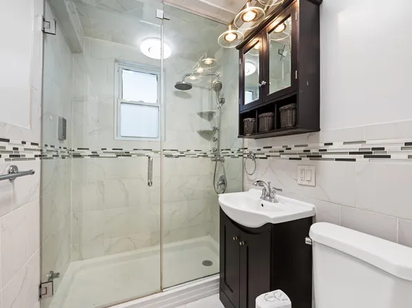 77 Sherman Place image 11 of 19