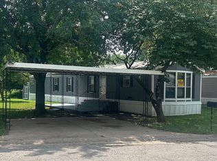 233 SE 47th St, Topeka, KS 66609