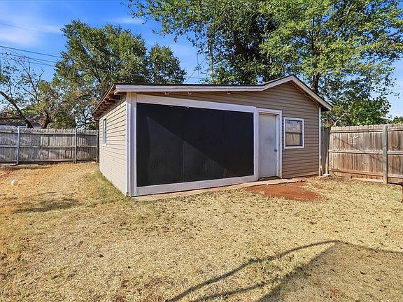 3rd image of 123 Currell Ln