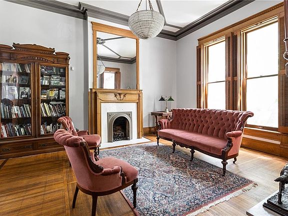 4th image of 1422 N Broadway St