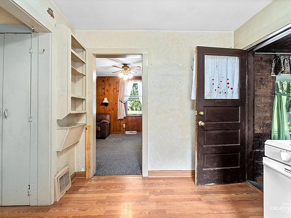 5th image of 1138 S Lincoln Ave