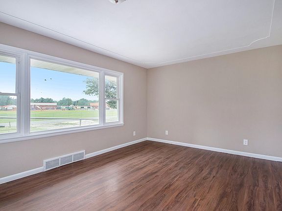 5th image of 407 Heath Ave