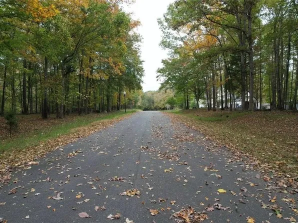 2610 Mackintosh Lake Ln, Whitsett, NC 27377