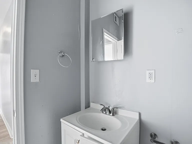 2545 Harrison Ave #2 — Photo 8