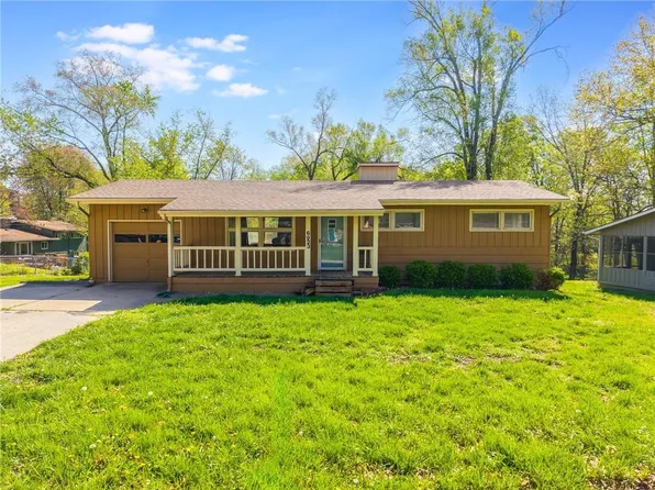 6923 NW Coronado St, Parkville, MO 64152