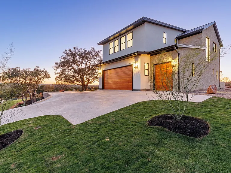 402 Emerald Way — Photo 36