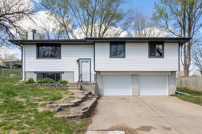 1st image of 12 Elmwood Cir