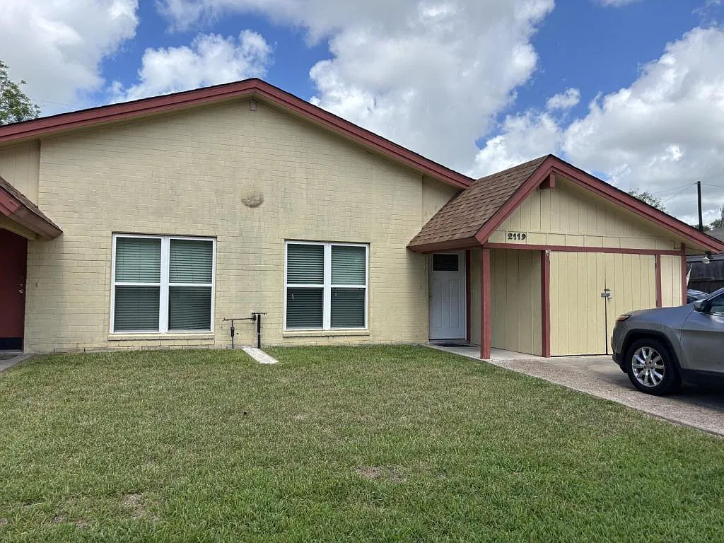 2119 Westwind Cir — Photo 2