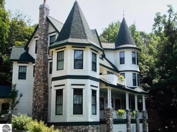 2370 Lake Rd, Frankfort, MI 49635