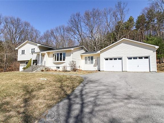 2nd image of 27 Dogwood Trl