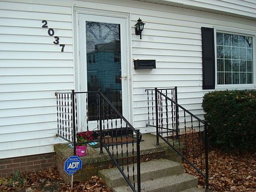 2nd image of 2037 Christie St