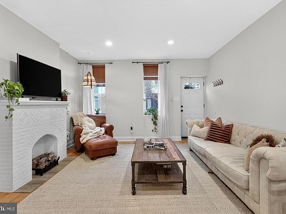 3rd image of 2055 E Susquehanna Ave