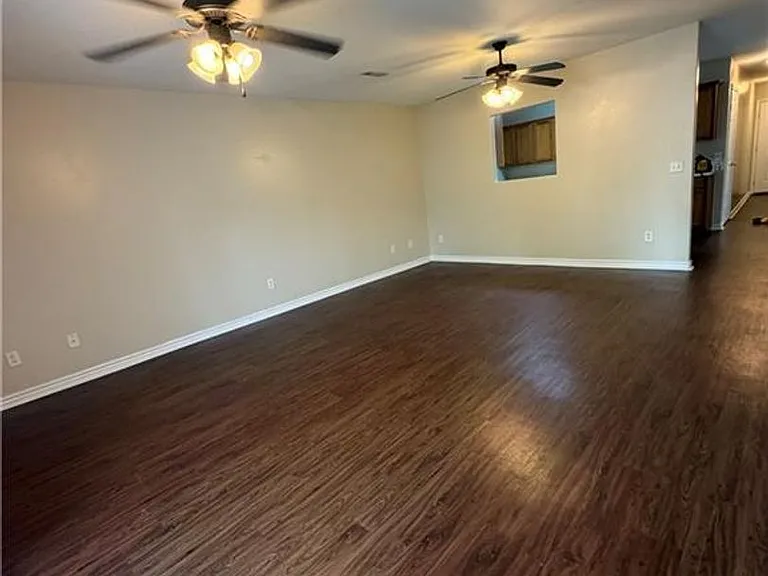 231-233 Graystone Cir — Photo 2