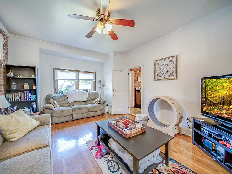 2405 Summit St — Photo 18