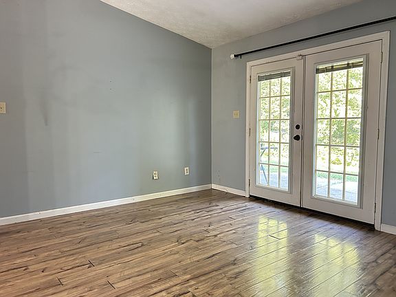 5th image of 457 Channing Way
