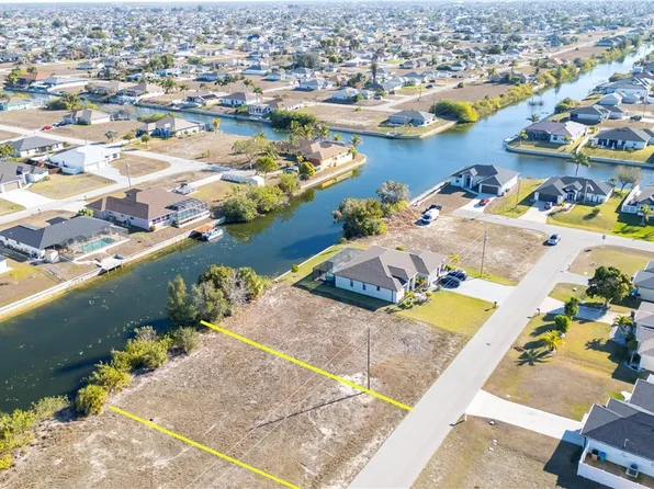 319 NW 8th Ter, Cape Coral, FL 33993