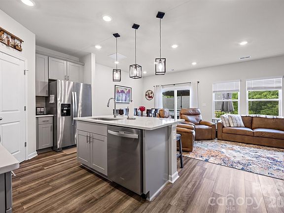5th image of 515 Tayberry Ln
