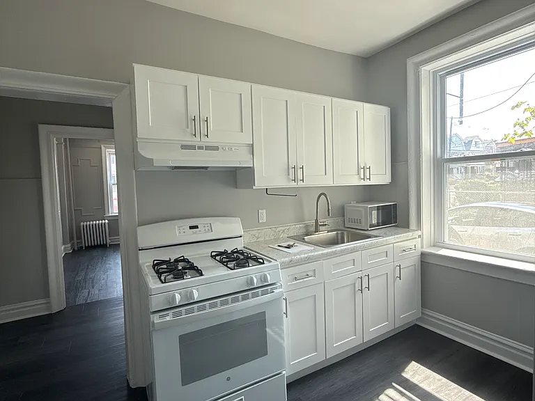 355 Danforth Ave #P — Photo 1