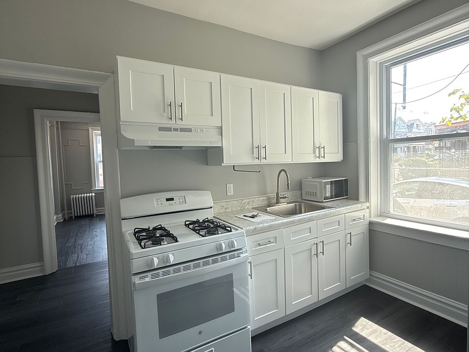 1st image of 355 Danforth Ave #P