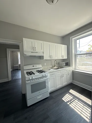 355 Danforth Ave #P Photo 1
