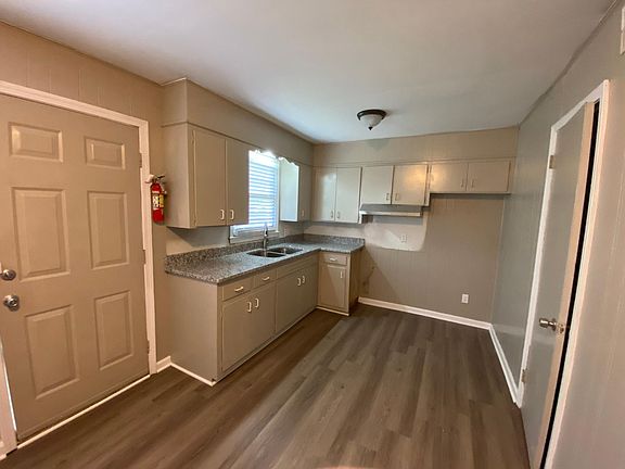 5th image of 630 Eastview Ct #618-C