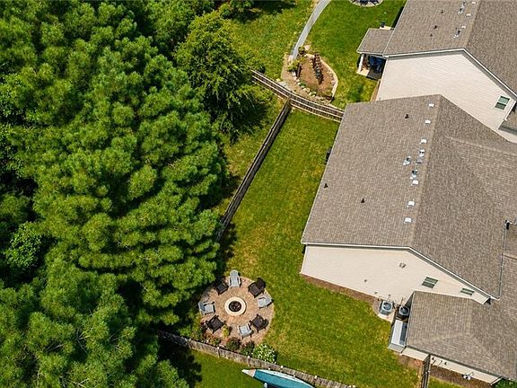 3rd image of 3735 Grandview Manor Dr