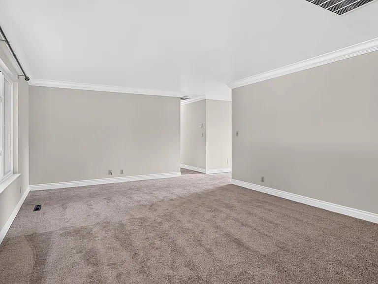 1214 Kilarney Ln — Photo 18