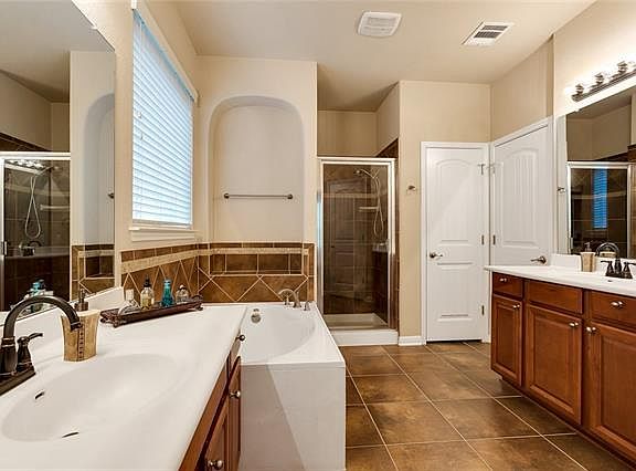 5th image of 12101 Cherisse Dr