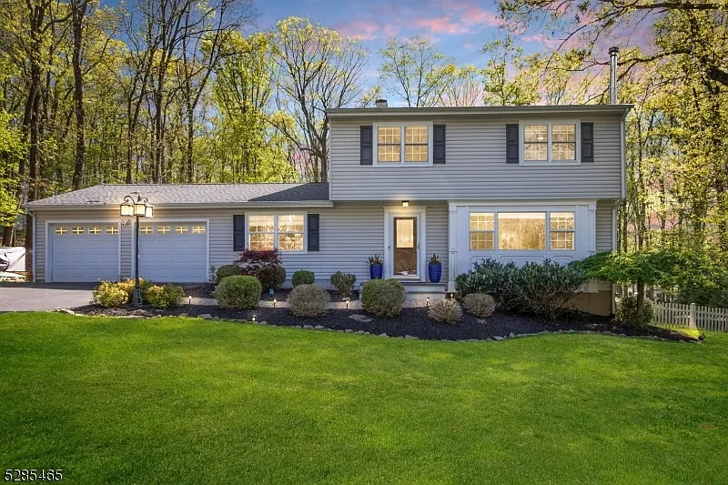 87 Fawnridge Dr photo 1