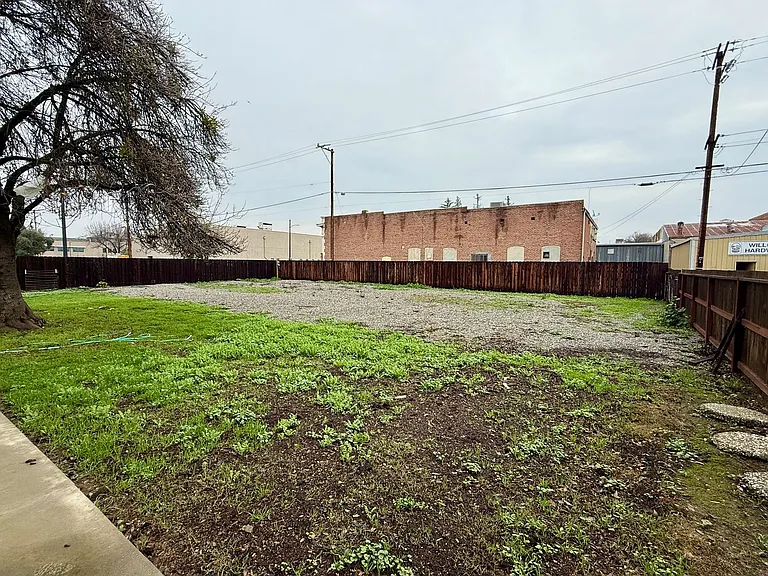152 N Shasta St — Photo 15