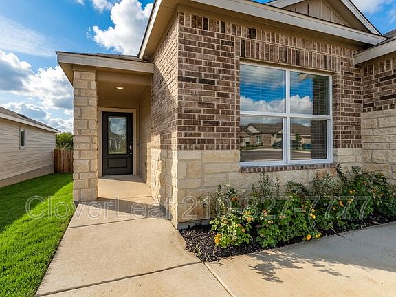 4th image of 706 Red Field Way