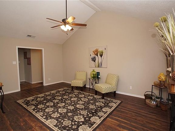 3rd image of 6905 Fair Meadow Dr