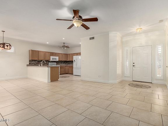 5th image of 1410 E COUNTY DOWN Drive