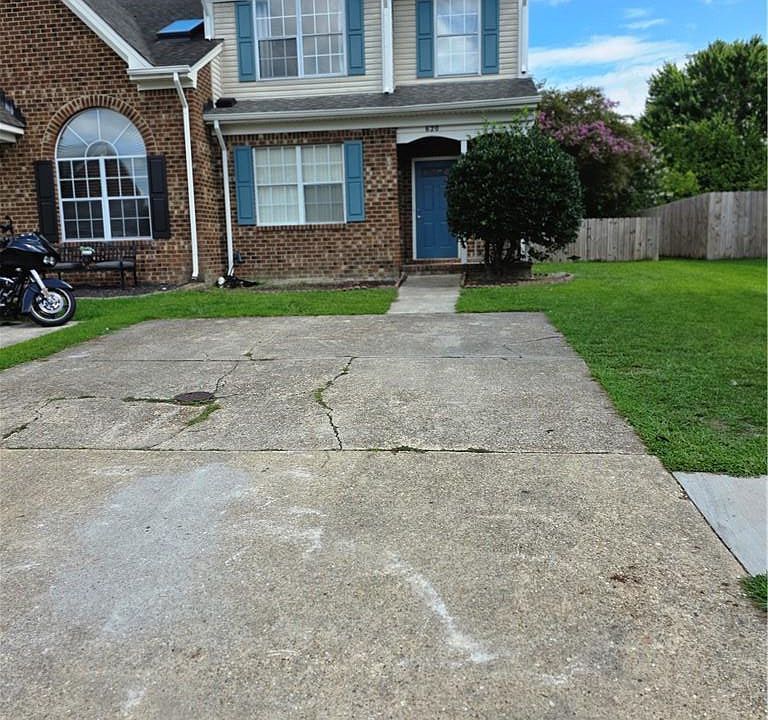 1st image of 620 S Lake Cir