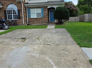 620 S Lake Cir, Chesapeake, VA 23322