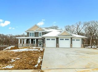 5521 Seminole Valley Trl NE, Cedar Rapids, IA 52411