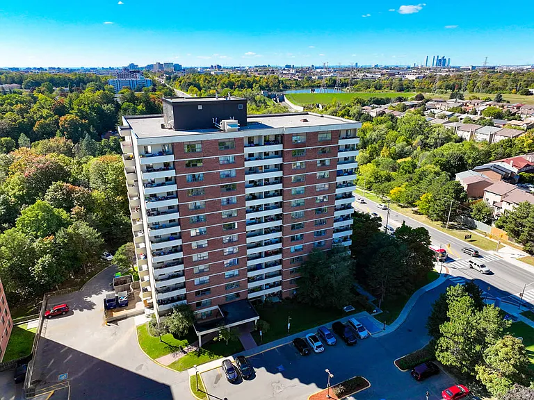 625 Finch Ave W — Photo 8