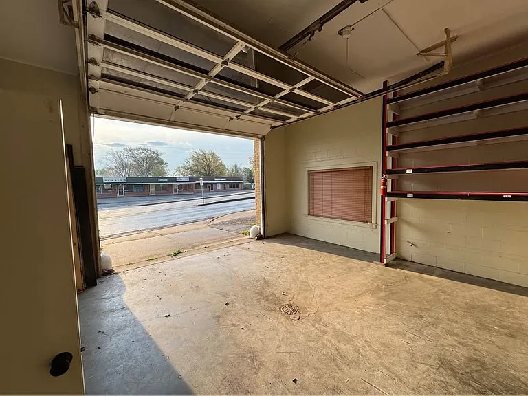3500 S Sterling Ave — Photo 8