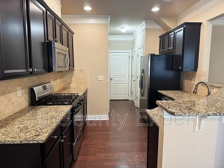 1065 Township Cir — Photo 8