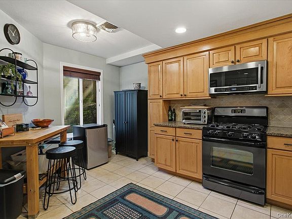 5th image of 217 Martling Avenue