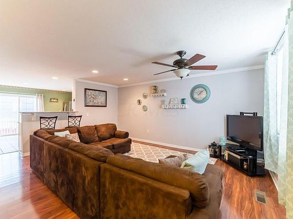 3rd image of 325 Douglasfir Dr
