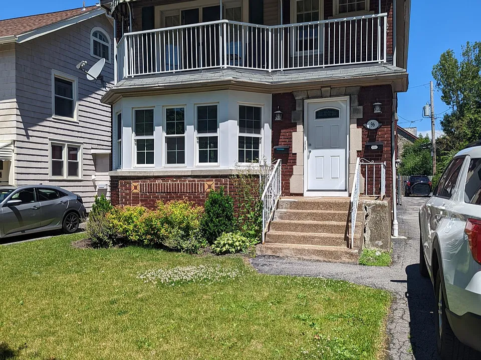 96 Delham Ave #LOWER