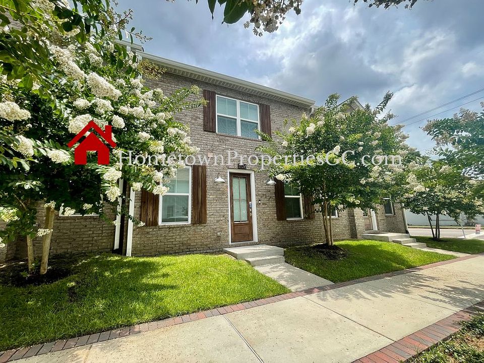 1st image of 206 N De Villiers St