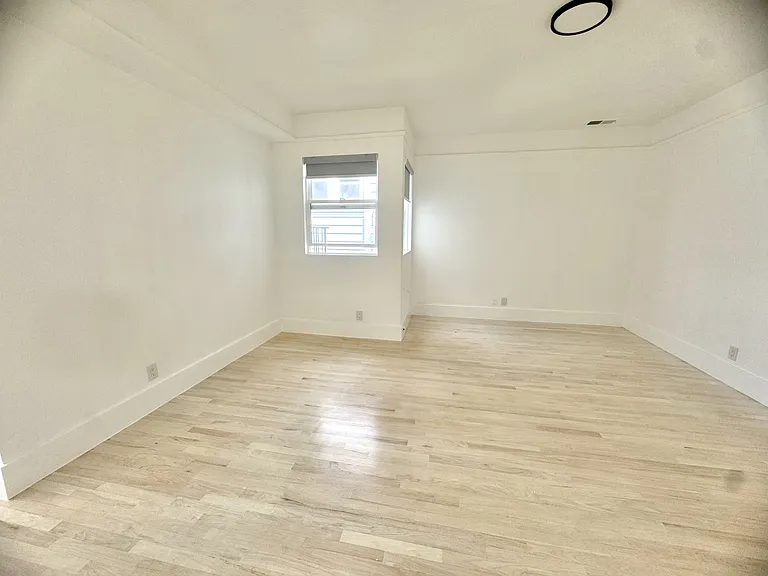 1025 Hampshire St #B — Photo 5