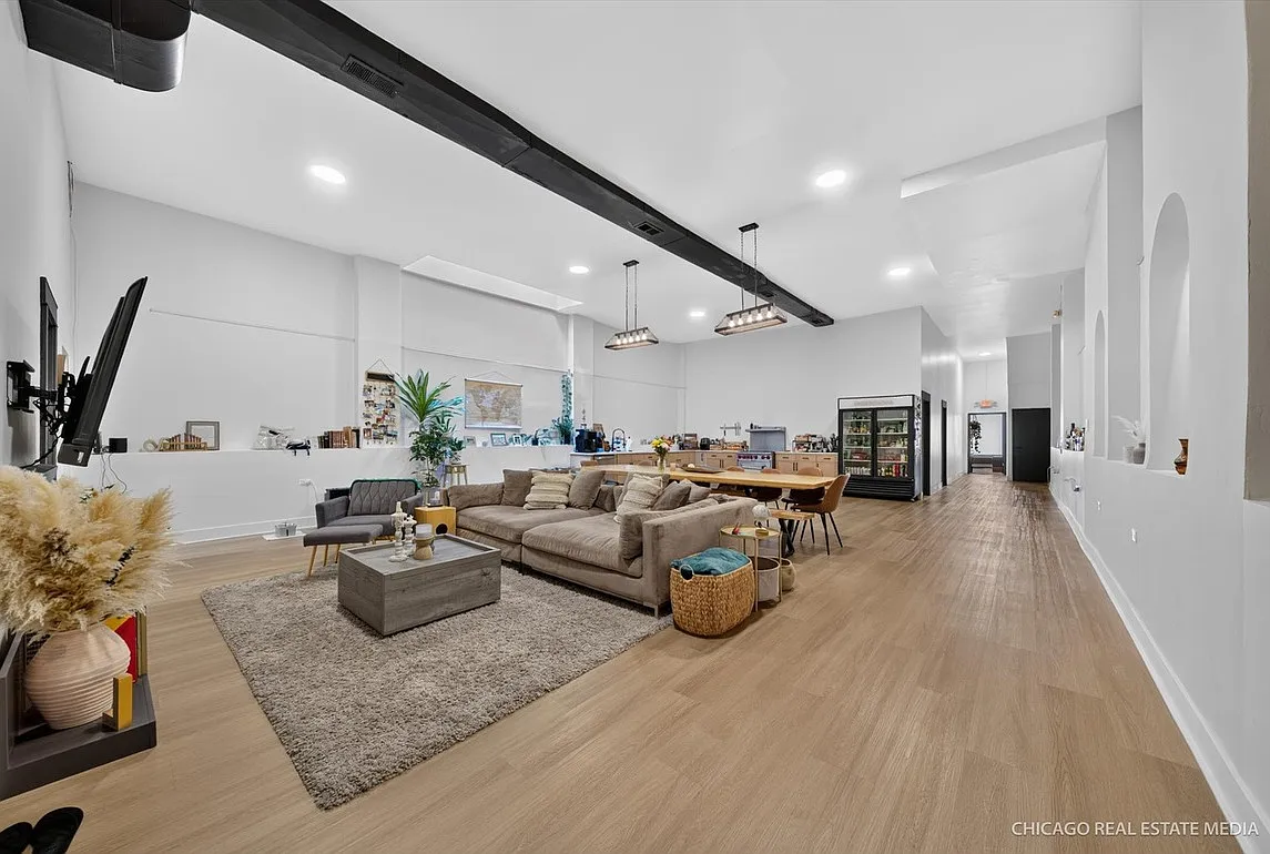 Studio, 3329 sqft, $8,900 — Photo 3