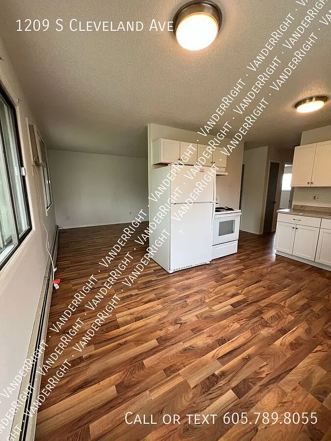 Building Photo - 1209 S Cleveland Ave #2