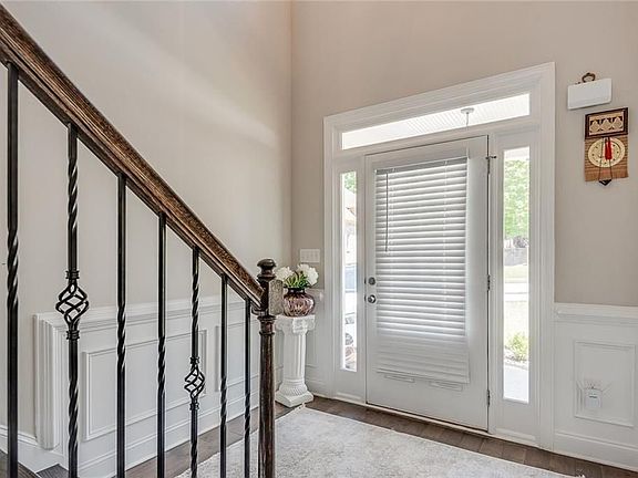 5th image of 3315 Trowbridge Dr