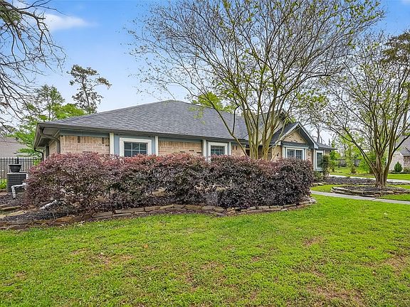 2nd image of 906 Pear Tree Ln