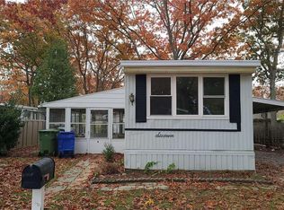 16 Sunflower Dr, Bohemia, NY 11716