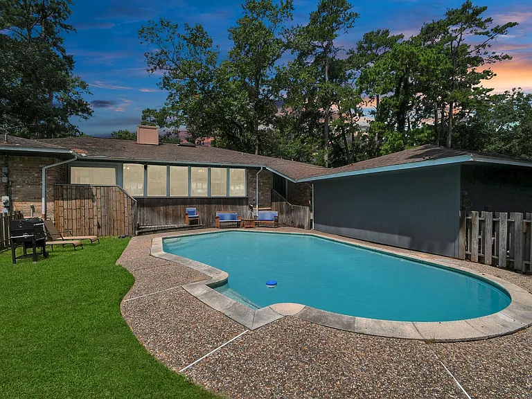 21722 Forest Glade Dr — Photo 33